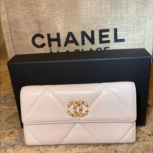 CHANEL 19 Flap Quilted Pale Pink Leather Wallet with Gold CC